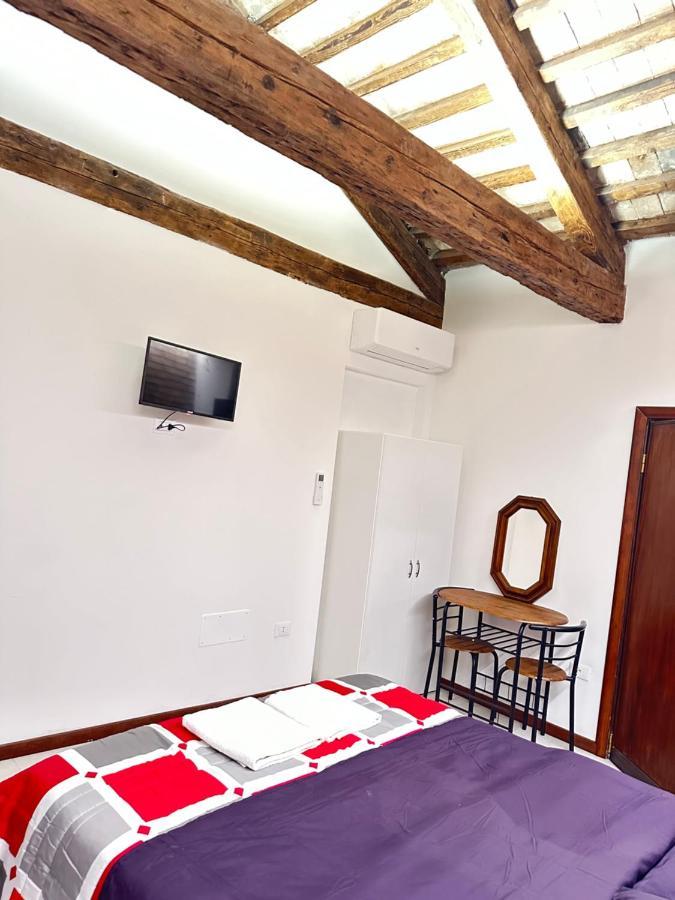 Venice Rainbow Apartments San Zaccaria Екстер'єр фото