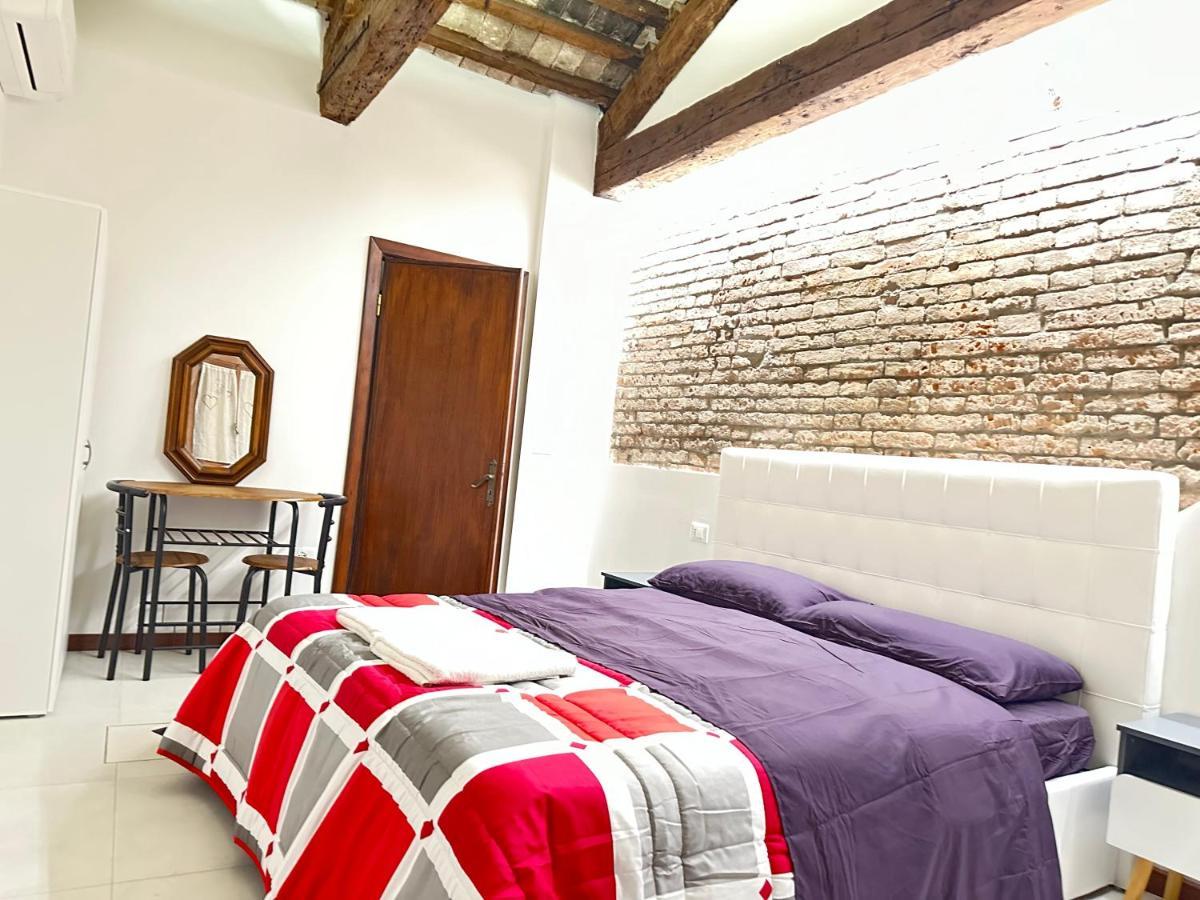 Venice Rainbow Apartments San Zaccaria Екстер'єр фото